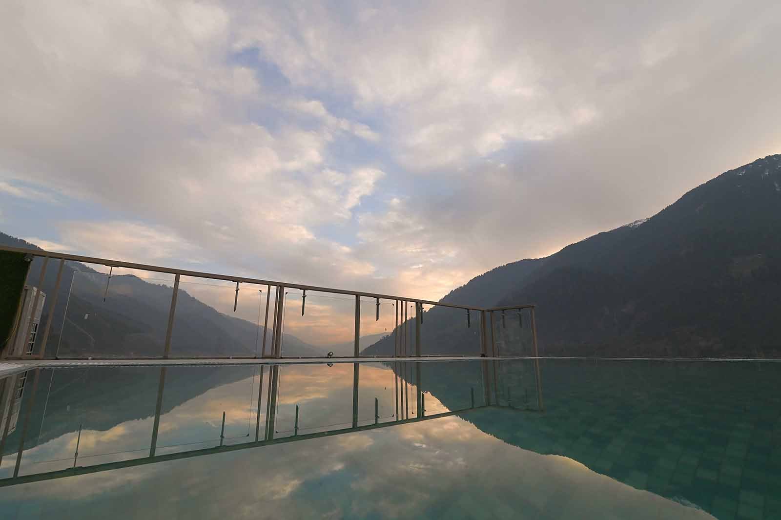 Alpine Meadows-Bar-N-Barbequeout